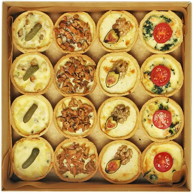 Мини-киши с курицей, лососем, сыром и лисичками — 16 штук